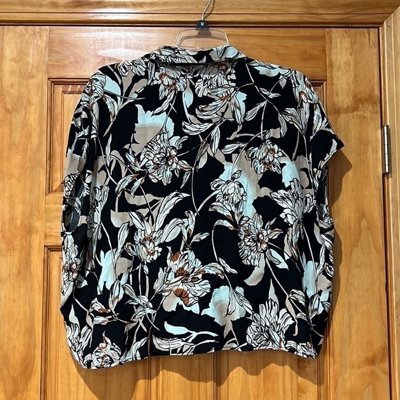 Leith Faux Wrap V Neck Floral Short Sleeve Shirt Nordstrom - Picture 4 of 6